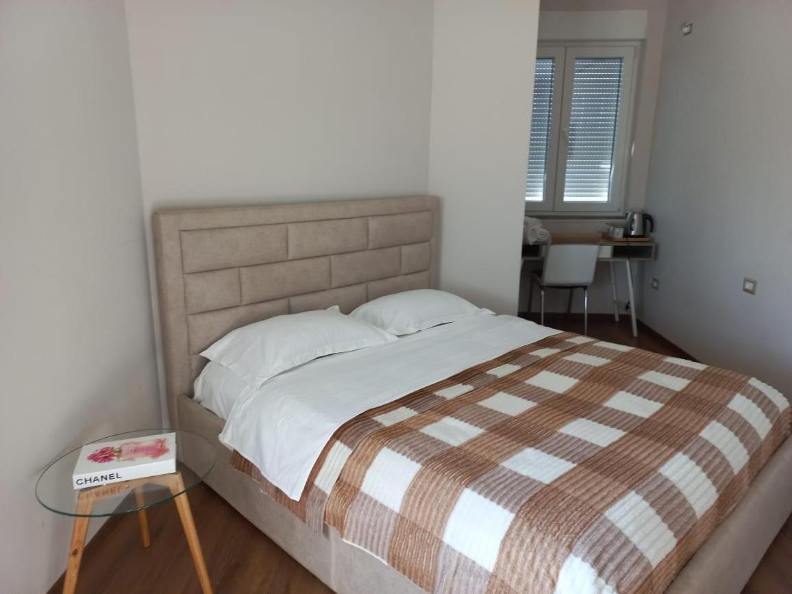 Penthouse Rooms & Aparts Тирана Экстерьер фото