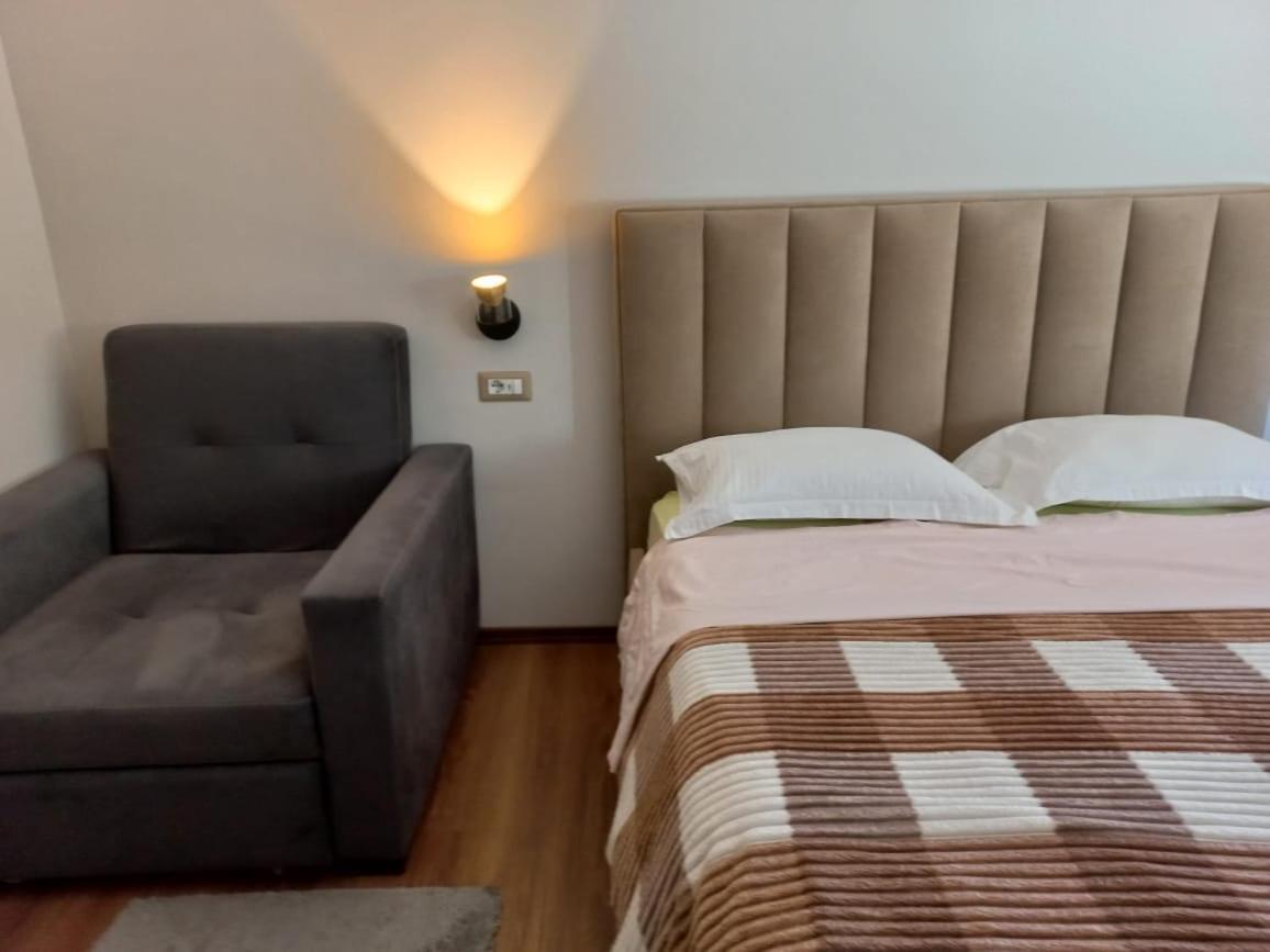 Penthouse Rooms & Aparts Тирана Экстерьер фото